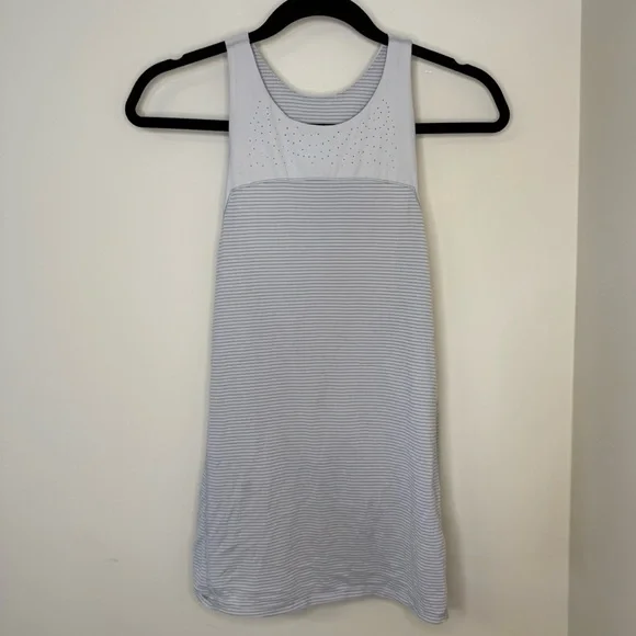 Lululemon Clip-In Tank in "Silver Spoon" Gray - Fits Size S 4/6 Rare Lulu Find - Picture 4 of 10